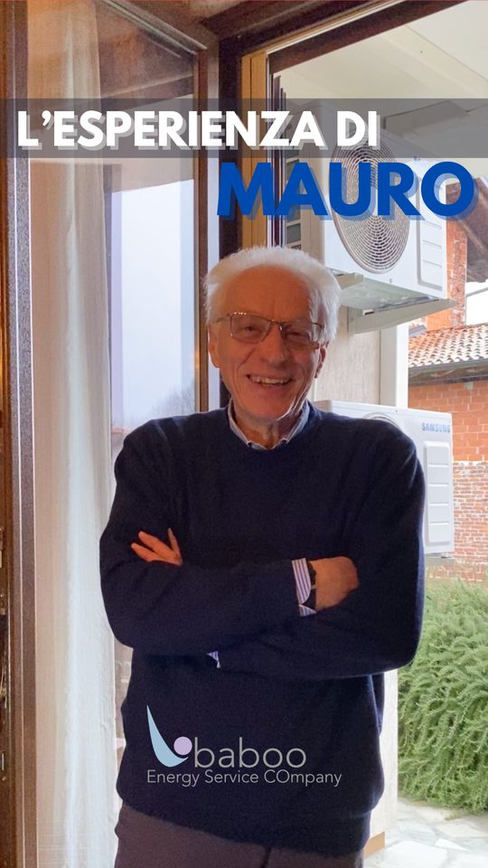 Mauro davanti a casa con le unità esterne dei climatizzatori