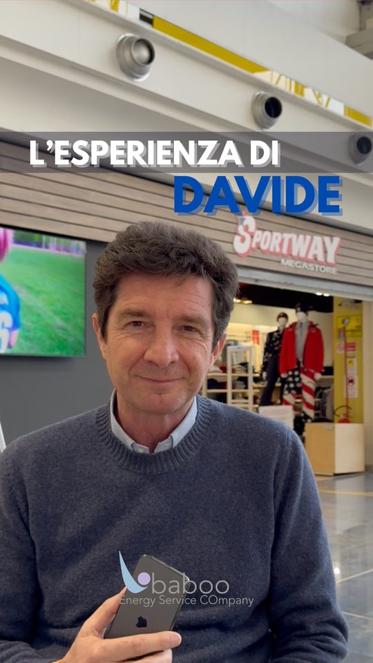 Davide Parodi davanti al negozio Sportway