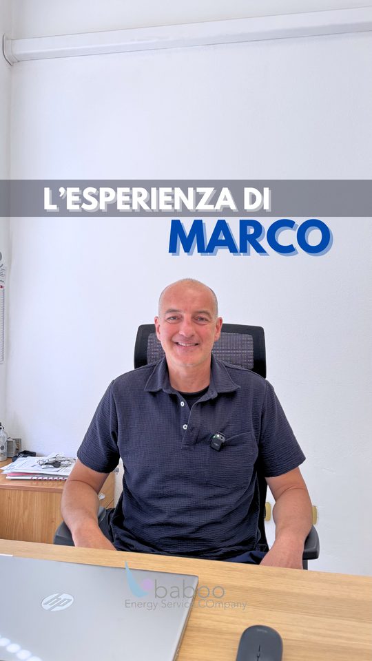 Marco davanti a casa con le unità esterne