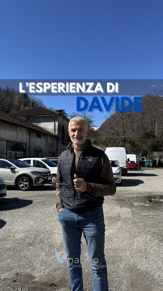 Davide nel cortile di casa