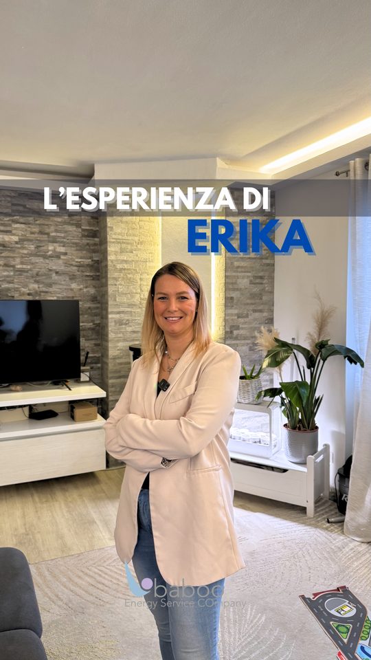 Erika in casa accanto alla nuova caldaia